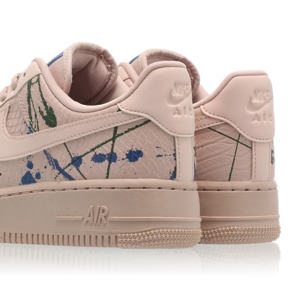 AIR FORCE 1 '07 LX - Picture 3 of 5